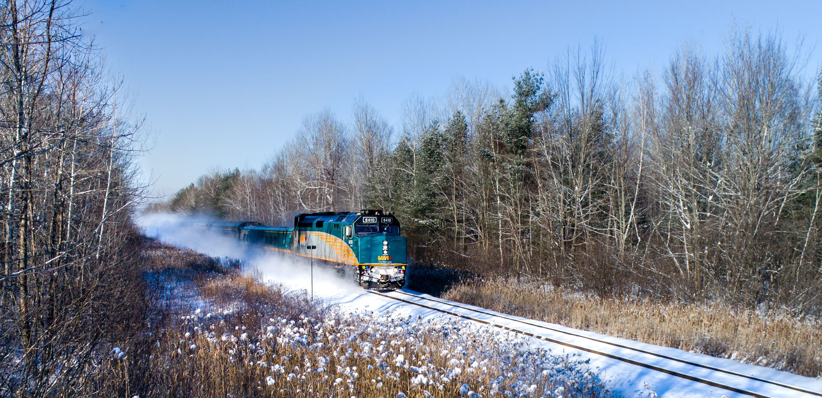 7-Day Winter VIA Rail Rockies Exploration Tour from Calgary to Vancouver with airport pick up, 3 nights stay in Banff Town, 1 night in Jasper Town, Visiting Banff, Lake Louise, Yoho and Icefield Parkway