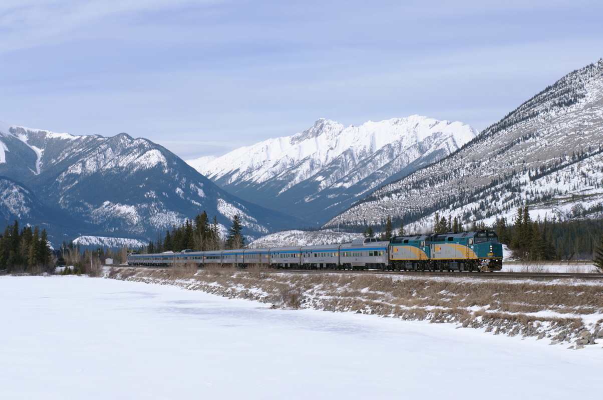 7-Day Winter VIA Rail Rockies Exploration Tour with 2 Free Days, Stay 1 Night at Fairmont Hotel, Visit Banff, Lake Louise, Yoho and Icefield Parkway