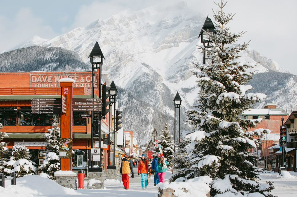 4-Day Winter Rockies Banff Tour, visiting Banff National Park, Lake Louise, Johnston Canyon, Plus 1 Free day in Banff