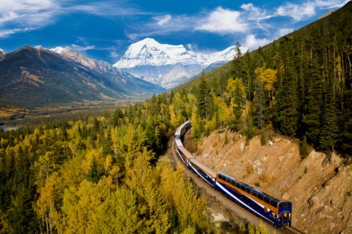 6-Day Rocky Mountaineer Journey from Vancouver to Calgary, visit Banff, Jasper, Icefield and Yoho National Park